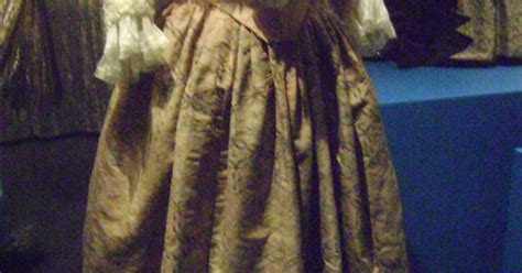 Martha Washingtons Inauguration Gown At The Smithsonian First Lady