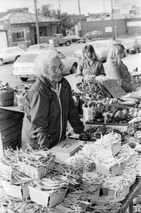 Mrs Loyall Walker At Farmers Market August 1977 Ann Arbor District Library
