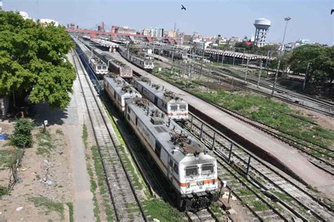 Maharashtra Govt May Resume Local Trains For All By October