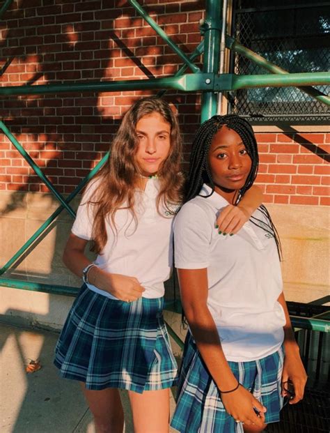 𝚙𝚒𝚗𝚝𝚎𝚛𝚎𝚜𝚝 𝚣𝚘𝚎𝚠𝚛𝚘 School Girl Dress Cheerleading Outfits Cute Friend Photos