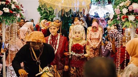 Kirab Pengantin Adalah Momen Sakral Dalam Pernikahan Jawa Apa Maknanya