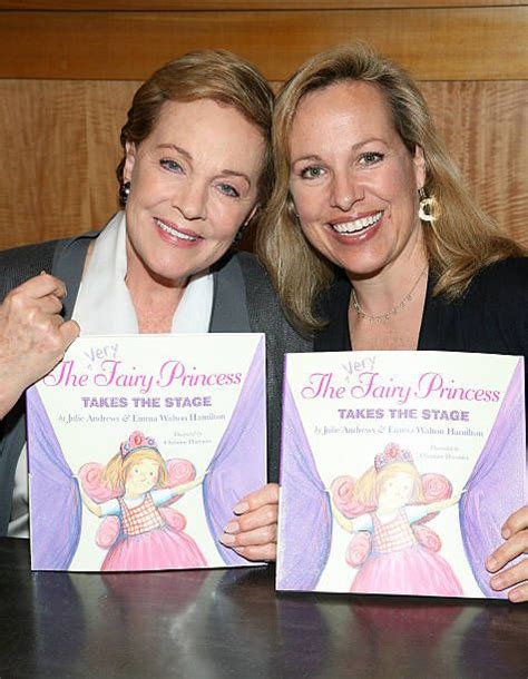 julie andrews l and emma walton hamilton sign copies of their book the very fairy princess