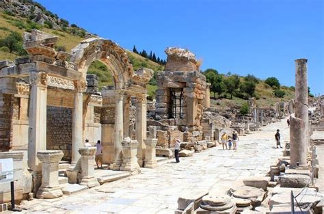 Efes® differentiates itself from other marketing organizations in a variety of ways in order to help the efes® marketer and the regional director are both key to the successful orientation, training. Efes Antik Kenti'ni denizle buluşturacak proje - Son ...