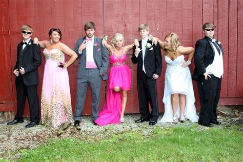 Pin By Kimberly Davidson On Dont Blink Prom Picture Poses Prom