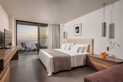 Luxury accommodation in Kefalonia | White Rocks Hotel
