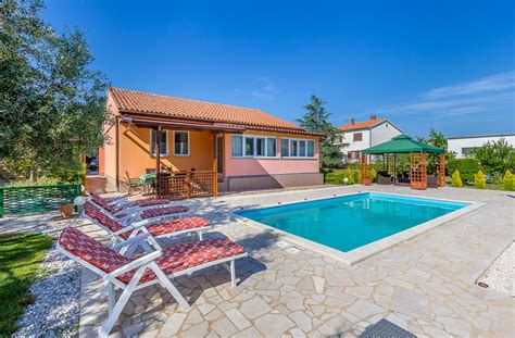 Private gästezimmer oder ferienwohnungen mit höchstens 10 betten vermieten, und; Villa mit Pool Pula (Sikici) für 8 Personen: Pula, Haus ...