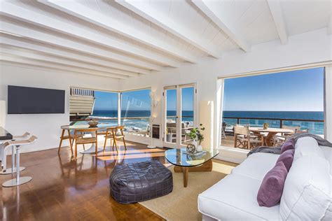 Malibu Beach Modern | Modern beach house, Beach modern, Modern apartment design