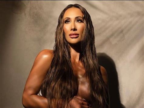 Week Pregnant Wwe Superstar Carmella Goes Completely Nude For