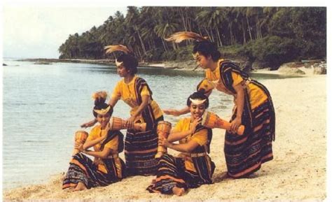 Local Ambon Girls Maluku Province Indonesia Met Afbeeldingen