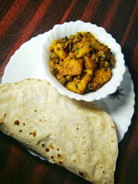 Aloo Matar Sabji Potato Breakfast Recipe With Roti Recipes Potato