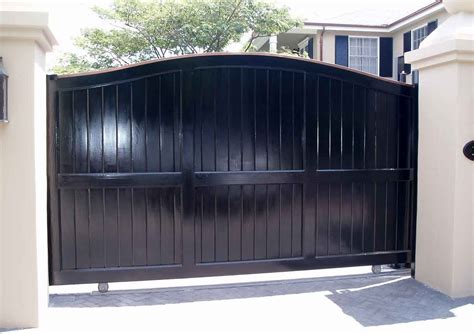 The best front gate ideas and designs never go out of style. black wooden gates | Home Interior, The Wood Gate For Your ...