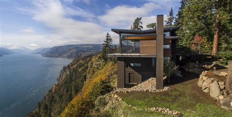 Photo 4 Of 9 In 9 Stunning Examples Of Homes Built On And Around Cliffs