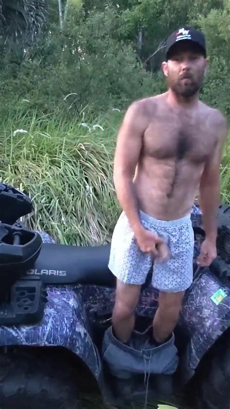 GAY REDNECK WITH NO SHAME PISSING 2 ThisVid