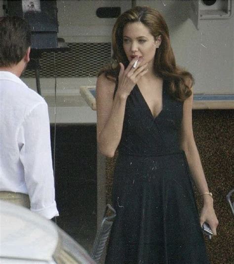 Pinterest Seren02 💫 Angelina Jolie Smoking Angelina Jolie 90s Most