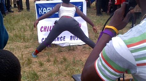 Zambian School Girl Dancing And Twerking At The School Ground With Big