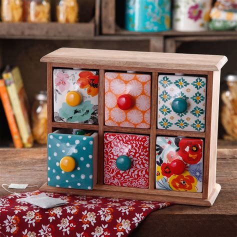 Ree drummond is a ny times best selling author, tv personality, social media phenom, and the woman behind the popular pioneer woman lifestyle blog that started it all. The Pioneer Woman Flea Market 6-Drawer Spice/Tea Box ...