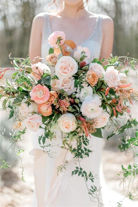 Ranunculus flowers look almost too perfect to be real. 164 best Peach & Coral Bouquets images on Pinterest ...
