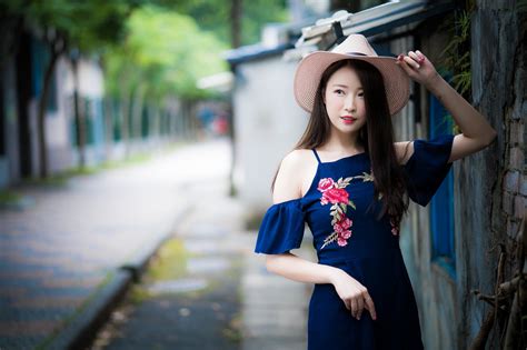 Wallpaper Model Asia Si Rambut Coklat Wanita Di Luar Ruangan Topi
