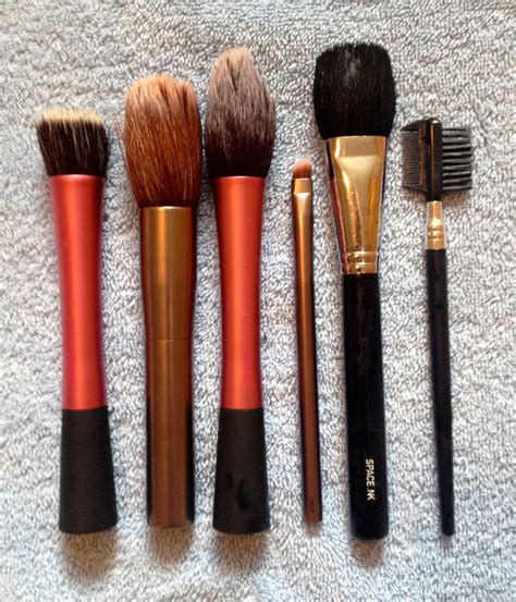 Wonderland A Guide To Cleaning Make Up Brushes