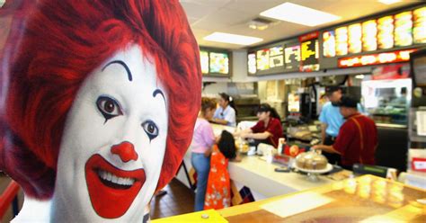 Mcdonalds Ronald Mcdonald Keeping Lower Profile Amid Reports Of Creepy Clown Sightings Cbs