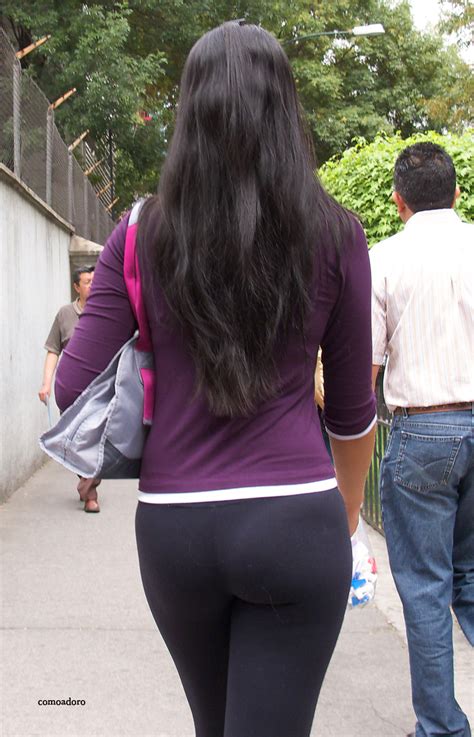 Linda Chica Mexicana Marcando Tanga En Calzas Apretadas Mujeres
