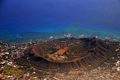 Vue Aérienne Rare De Cratère Volcanique éteint De Diamond Head En Hawaï
