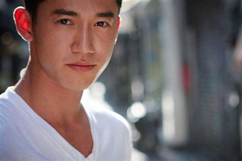Poetry in motion in 2007, and first came to attention for his role in the 2009 television series autumn's concerto. 吳慷仁 Wu Kang Jen - 吳慷仁13 @ 李啟源電影有限公司 :: 痞客邦 PIXNET