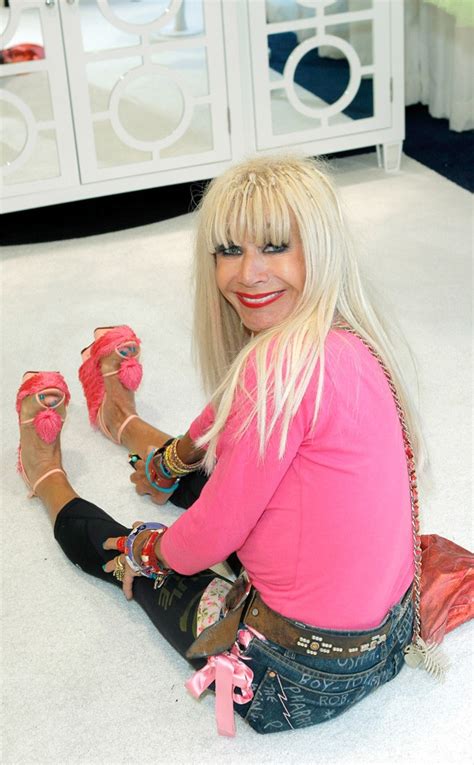 Whats Trending Withbetsey Johnson E Online