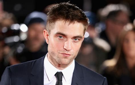 Robert Pattinson Teases Interesting Direction For New Batman Movie