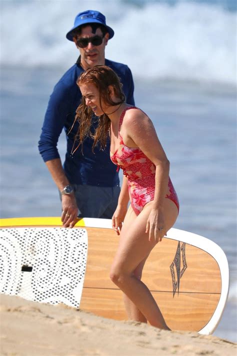 Isla Fisher Showed Off Her Sexy Ass In A Bikini On The Beach