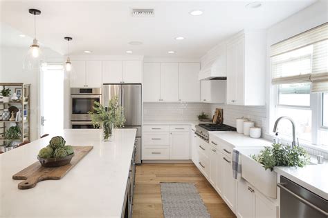 25 White Kitchens That Are Anything But Bland And Basic Transitional