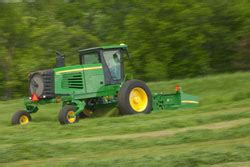 John Deere Unveils New 400 Series Self Propelled Windrowers For 2010