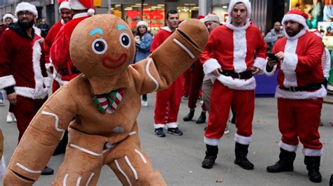 santacon returns to nyc with drunk frat bros looking for ‘sex with an elf