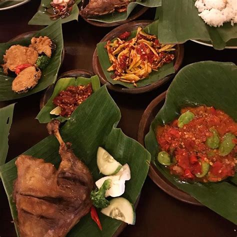 Waroeng Spesial Sambal Di Ttdi Menyediakan 24 Jenis Sambal And Hidangan Indonesia