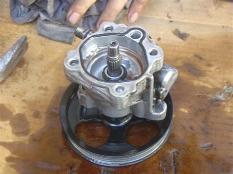 Cara tukar minyak power steering. tacra's diy garage: power steering pump repair