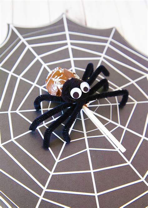 25 Fun And Easy Halloween Crafts For Kids