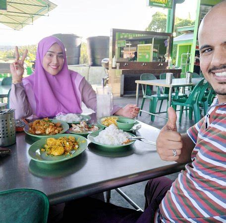 Menyajikan santapan berasaskan makanan laut dan masakan ala thai untuk tempahan: Ana Ikan Bakar Petai, Kuantan - Restaurant Reviews, Photos ...