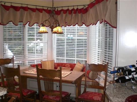 Although a single valance can span across the entire bay window, it can be difficult to match up the medallion placement at the exact point where the walls meet, unless you request a custom order. Beautiful Kitchen Window Valences to Decorate Your Kitchen Style ... | Kitchen window treatments ...