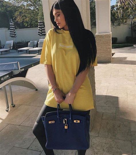 Kylie Jenner In Supreme Bogo Kylie Jenner T Shirt Looks Kylie Jenner