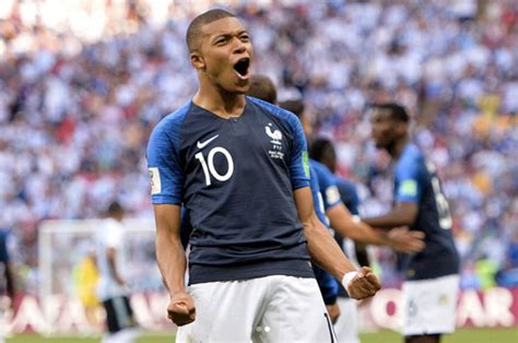 He started his soccer journey at as bondy, which is based in the northeastern suburbs of paris. Kylian Mbappé : en couple avec une personnalité Française ...