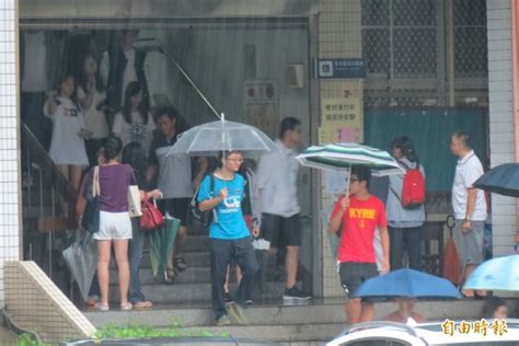 资 讯 新闻动态 成绩查询 报考指南 高分经验 备 考 四级语法 四级词汇 四级听力 四级写作 四级翻译 四级阅读 四级口语 六级语法 六级词汇 六级听力 六级写. 指考英文 考生：閱讀文章不長、難易適中 - 生活 - 自由時報電子報