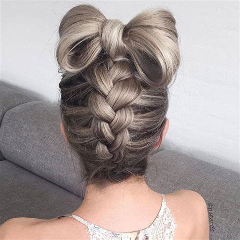 Before beginning your french braid, brush your hair to remove any tangles or knots. 50 Inspiring Ideas for French Braids that Stand Out in 2020