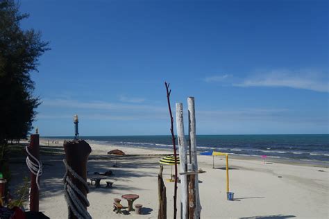 Pantai irama (beach of melody) is popular among the locals and visitors and hence, during the weekends (friday and saturday), the beach will be packed with family and children. Pantai Melawi,Bachok | Pantai Melawi juga merupakan pantai ...