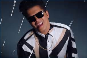 Bruno Mars Rocks Oliver Peoples Sunglasses For Thats What I Like Music
