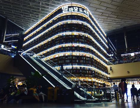 How talk about seoul without talk about this unique place? edgarwright on Twitter: "Starfield Library at the Coex ...
