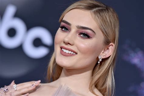 meg donnelly at the 2019 american music awards celebrity hair and makeup at the 2019 american