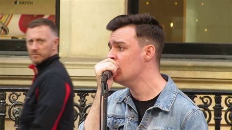 Street Singers Scotlandglasgowtwo Street Singer Perform James Artur
