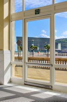 Ziur Kft Budapest ajtócsukó beléptető rendszer bútorzár hotel