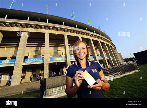 Great Britain S Jessica Ennis Poses With Her Gold Medal Out Side The