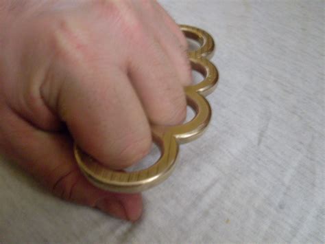 weaponcollector s knuckle duster and weapon blog solid brass knuckles knuckle duster 2015